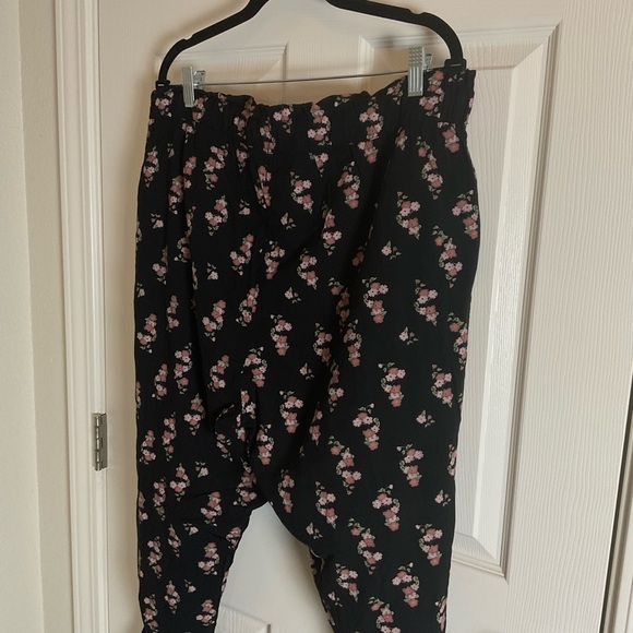 Melrose and Market Floral Black Ruffle Pants Size X-Large - Picture 11 of 14